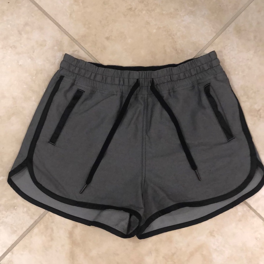 Lululemon track shorts sz 4